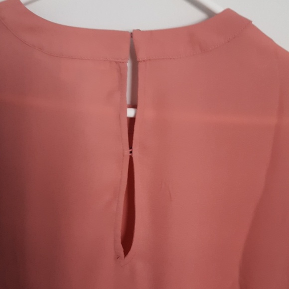 💐NWT Beautiful Ruffle-Sleeve Top💐 - Picture 4 of 4